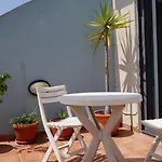 Leo Apartment